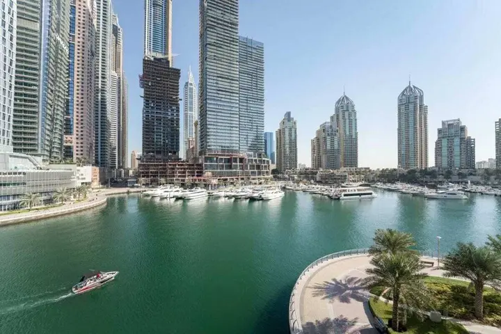 Дубай: Designer Apartment Beautiful Waterfront View