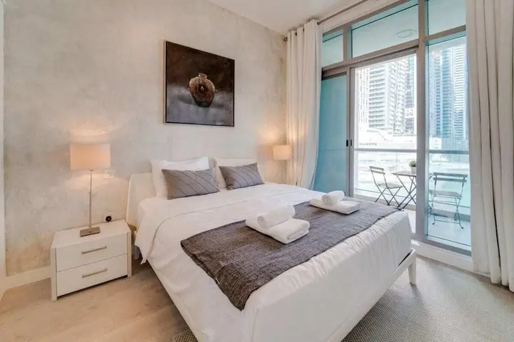 Дубай: Designer Apartment Beautiful Waterfront View