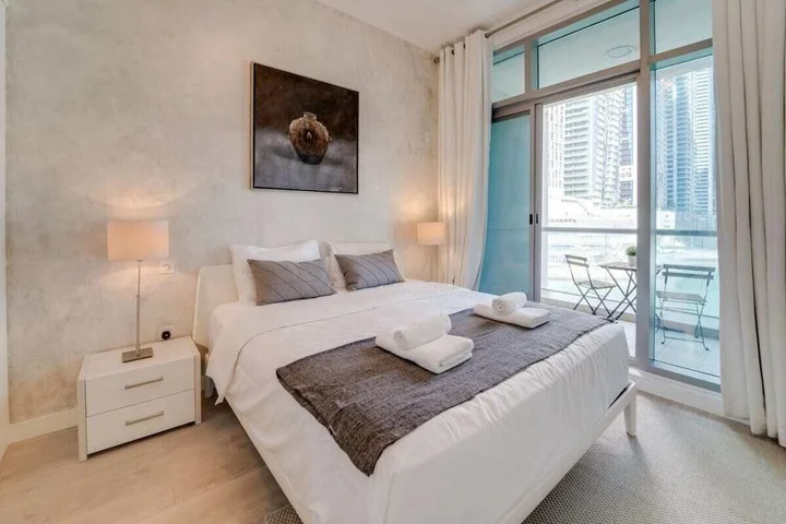 Дубай: Designer Apartment Beautiful Waterfront View