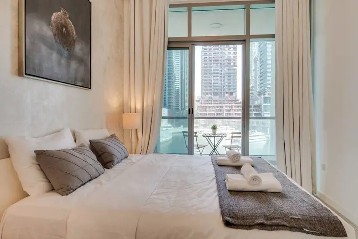 Дубай: Designer Apartment Beautiful Waterfront View