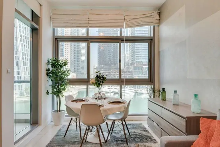 Дубай: Designer Apartment Beautiful Waterfront View