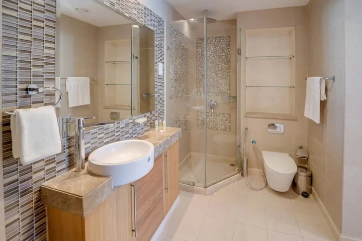 Дубай: Designer Apartment Beautiful Waterfront View