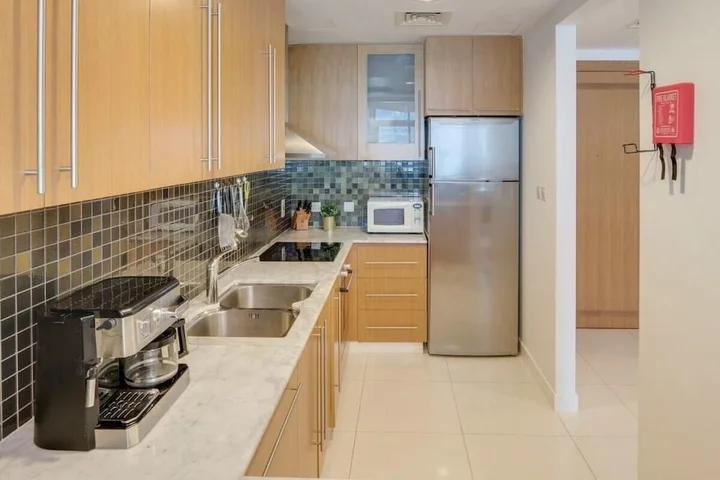 Дубай: Designer Apartment Beautiful Waterfront View