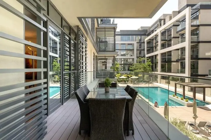 Дубай: Gorgeous Apt in Citywalk, HubZero Pool View by GuestReady
