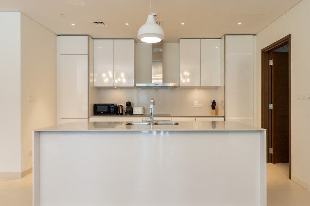 Дубай: Gorgeous Apt in Citywalk, HubZero Pool View by GuestReady