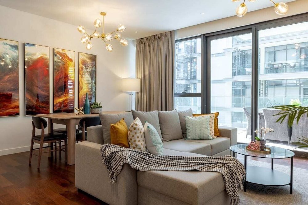 Дубай: Gorgeous Apt in Citywalk, HubZero Pool View by GuestReady