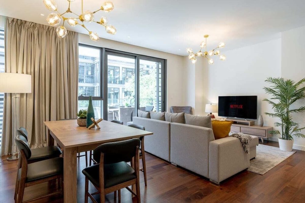 Дубай: Gorgeous Apt in Citywalk, HubZero Pool View by GuestReady