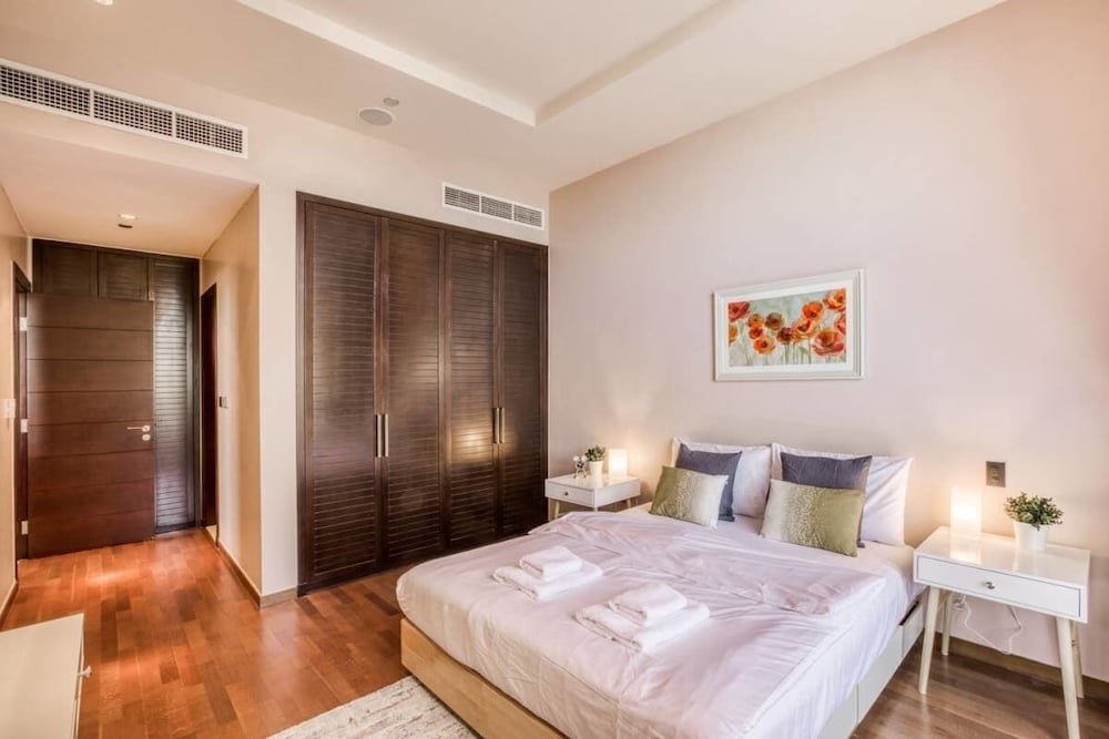 Дубай: Private Beach & Pool Right on Your Doorstep!