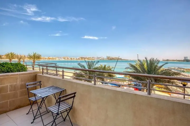 Дубай: Private Beach & Pool Right on Your Doorstep!