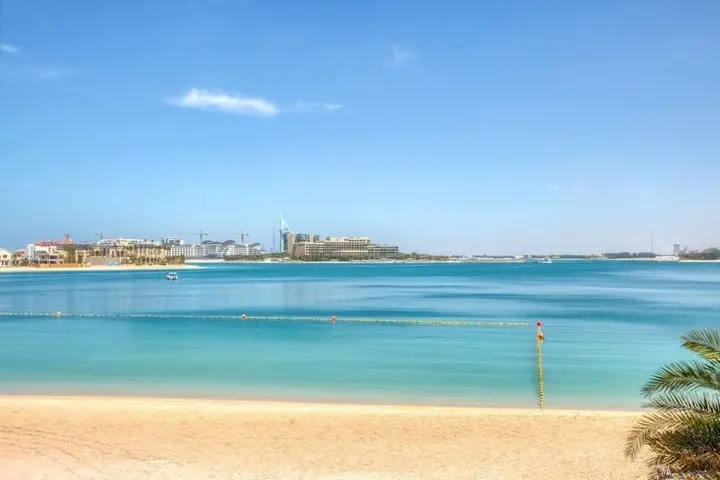 Дубай: Private Beach & Pool Right on Your Doorstep!