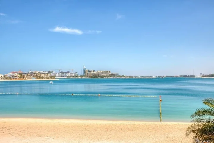Дубай: Private Beach & Pool Right on Your Doorstep!