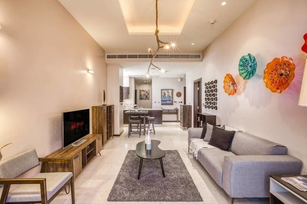 Дубай: Private Beach & Pool Right on Your Doorstep!