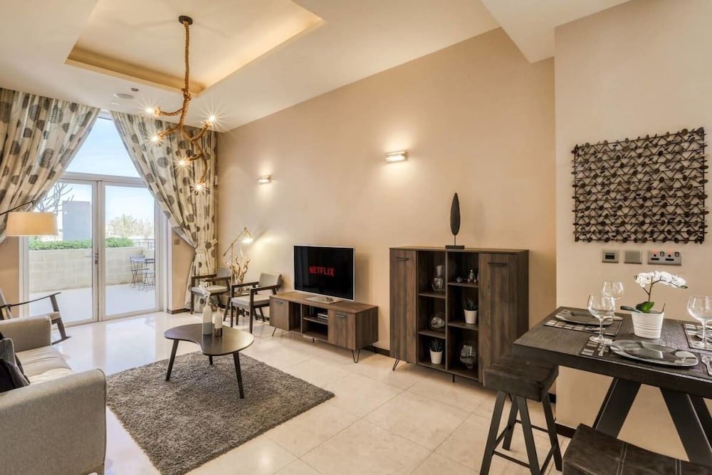 Дубай: Private Beach & Pool Right on Your Doorstep!