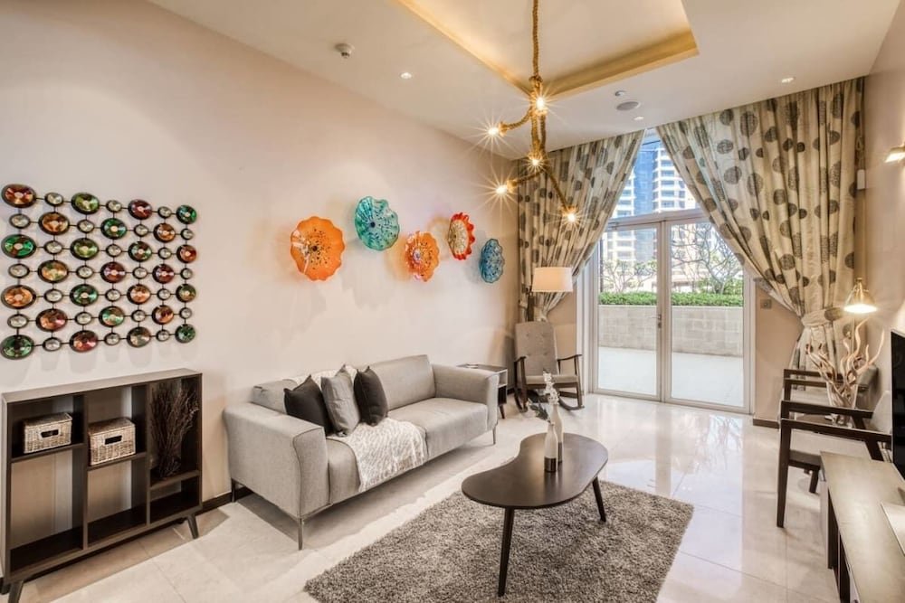 Дубай: Private Beach & Pool Right on Your Doorstep!