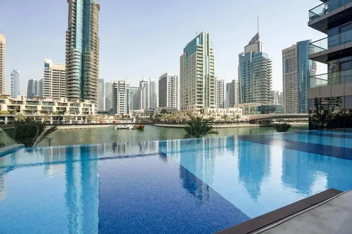 Дубай: Modern Apartment with Amazing Infinity Pool