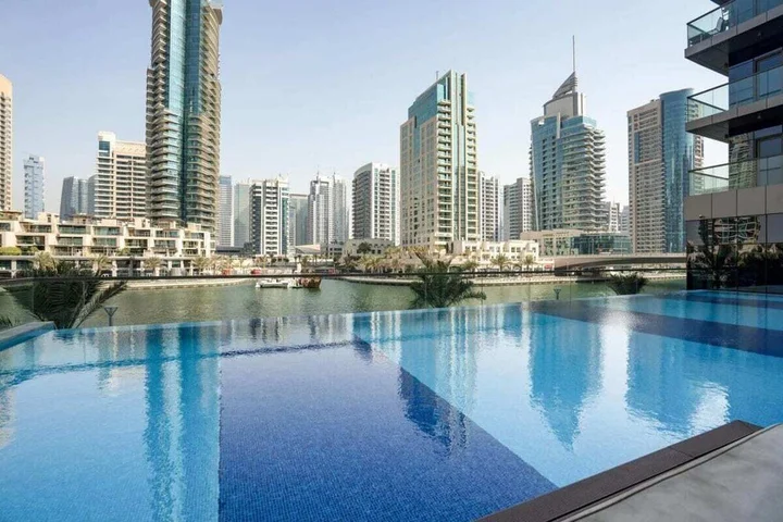 Дубай: Modern Apartment with Amazing Infinity Pool
