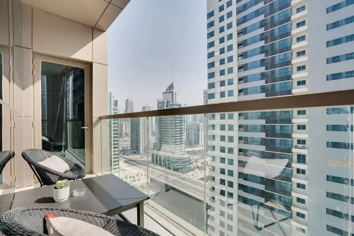 Дубай: Modern Apartment with Amazing Infinity Pool