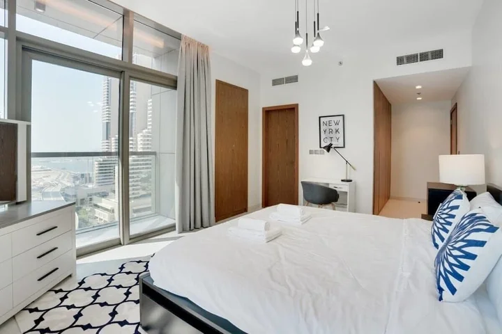 Дубай: Modern Apartment with Amazing Infinity Pool