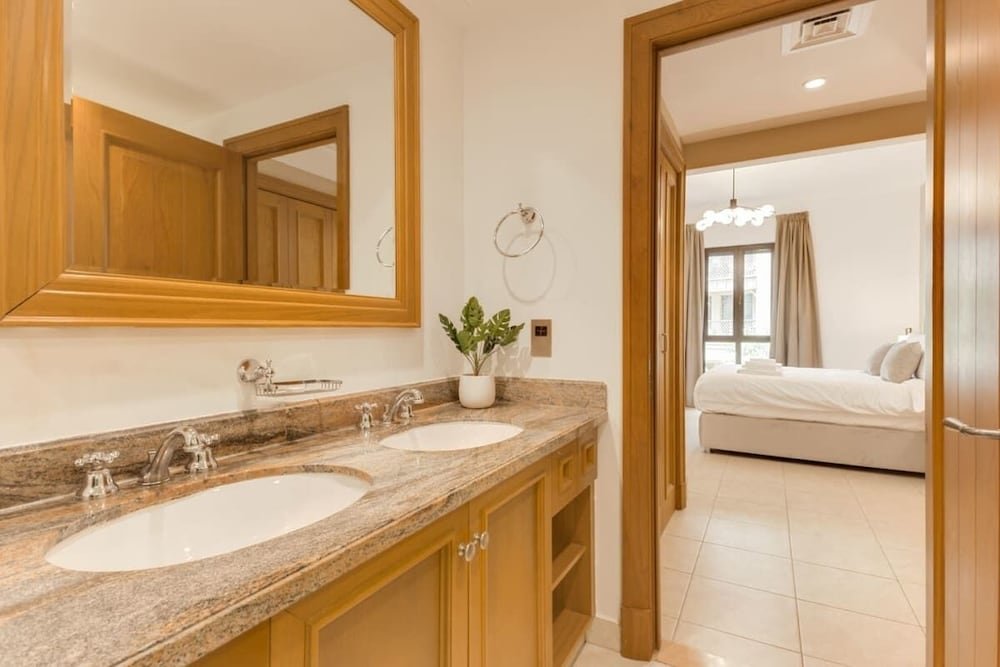 Дубай: Newly Furnished Family Home Near Burj Khalifa!