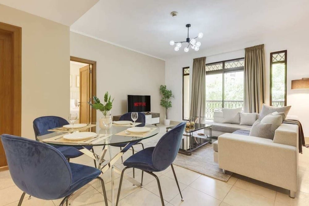 Дубай: Newly Furnished Family Home Near Burj Khalifa!