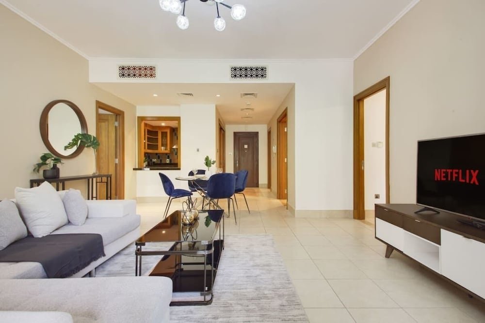 Дубай: Newly Furnished Family Home Near Burj Khalifa!