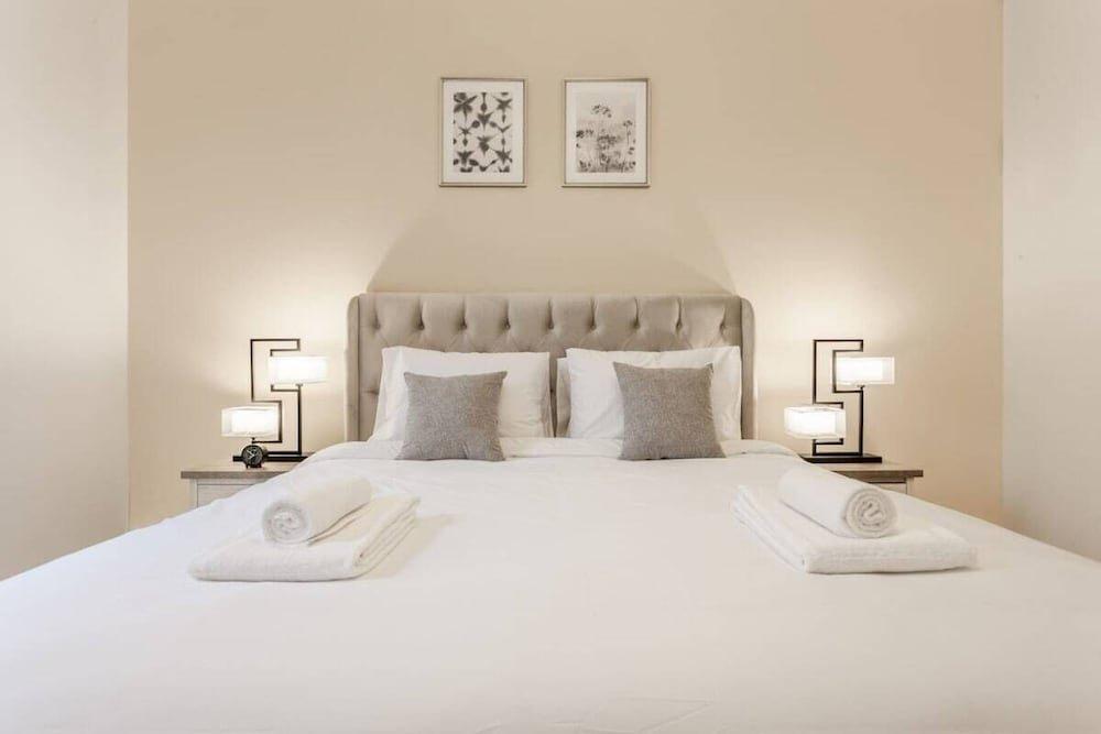 Дубай: Newly Furnished Family Home Near Burj Khalifa!