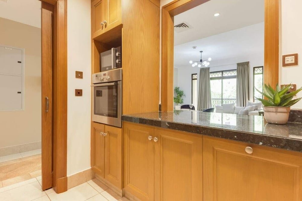 Дубай: Newly Furnished Family Home Near Burj Khalifa!