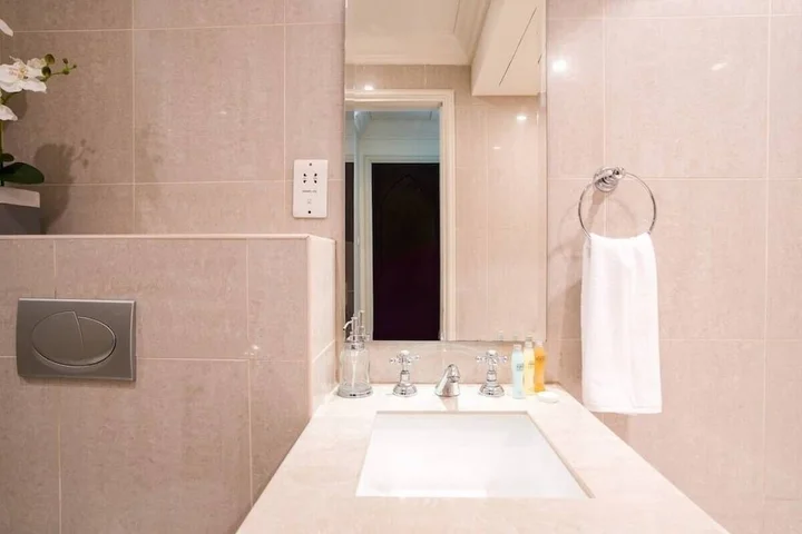 Дубай: Secluded Apartment in the Heart of Downtown