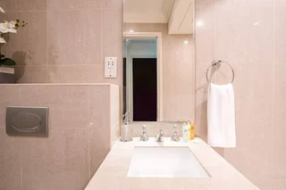 Дубай: Secluded Apartment in the Heart of Downtown