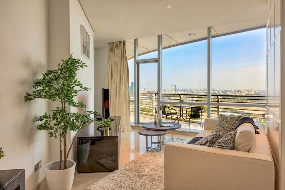 Дубай: Luxury Apartment Steps Away From Everything
