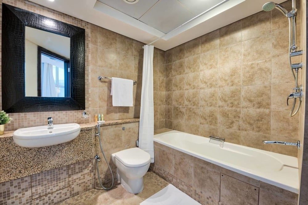 Дубай: Luxury Apartment Steps Away From Everything