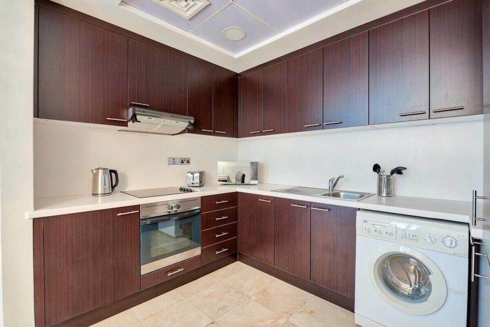 Дубай: Luxury Apartment Steps Away From Everything