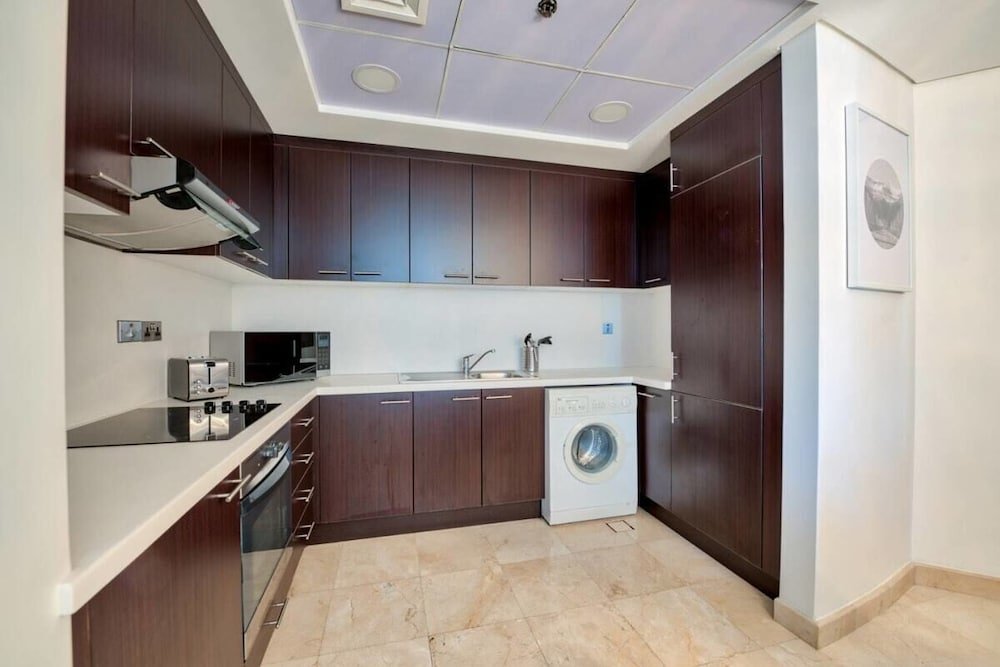 Дубай: Luxury Apartment Steps Away From Everything