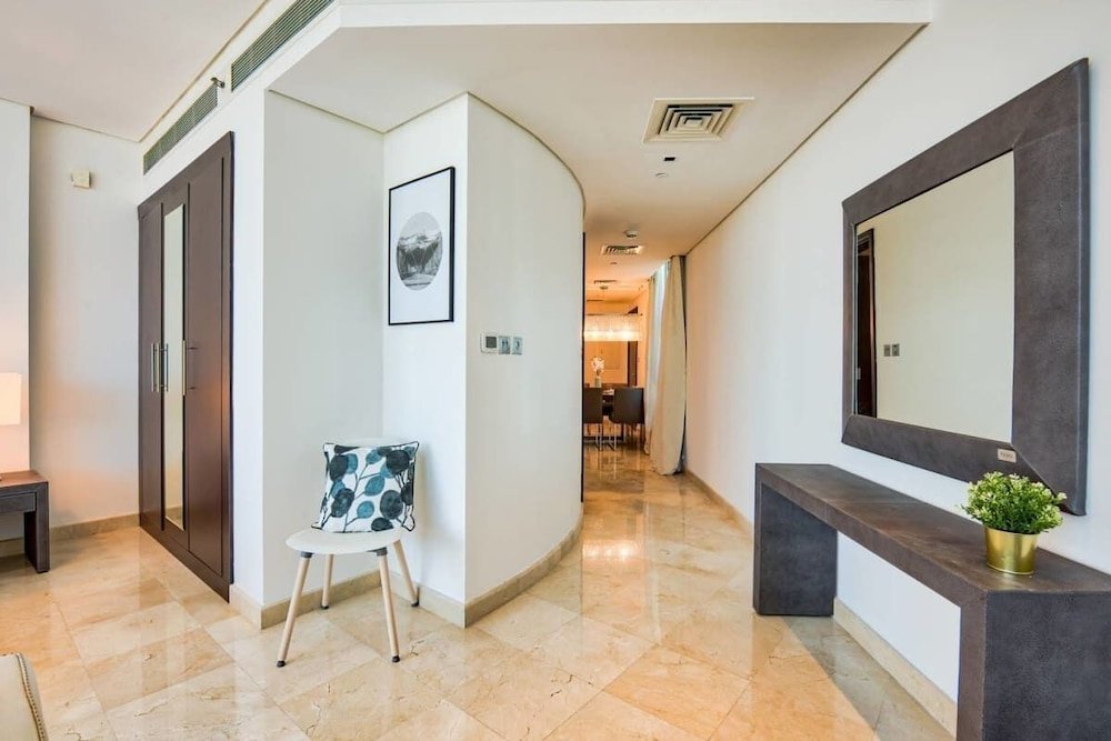 Дубай: Luxury Apartment Steps Away From Everything