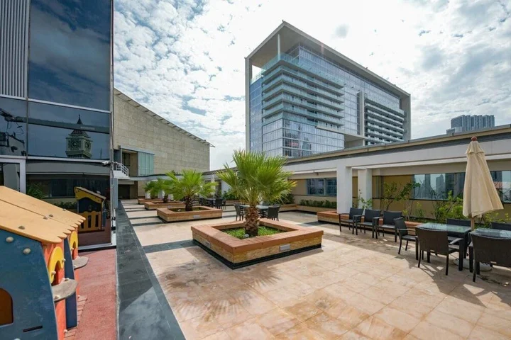 Дубай: Luxury Apartment Steps Away From Everything