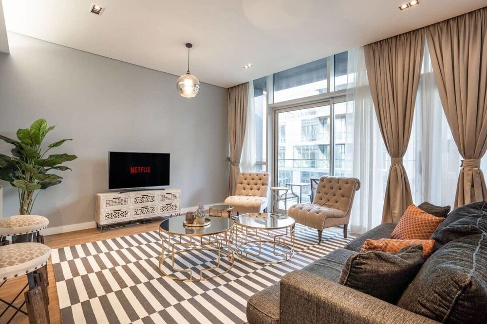 Дубай: Luxurious, Vast & Airy Apartment in City Walk