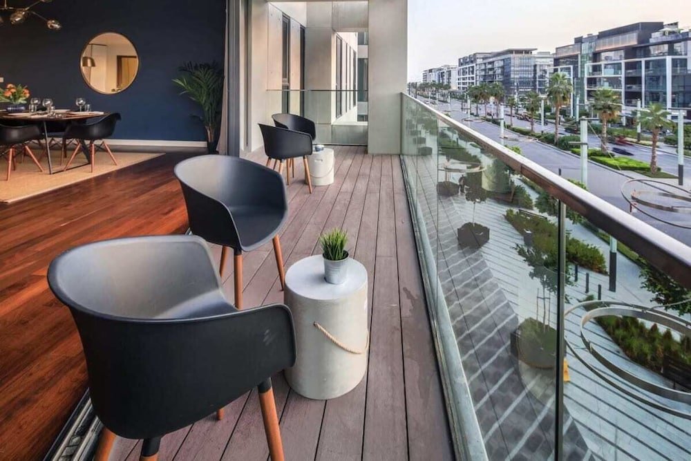 Дубай: Luxurious Getaway Right Across City Walk Mall