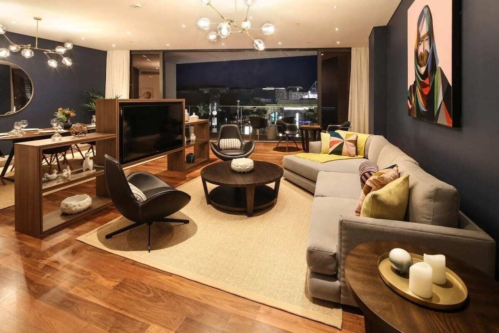 Дубай: Luxurious Getaway Right Across City Walk Mall