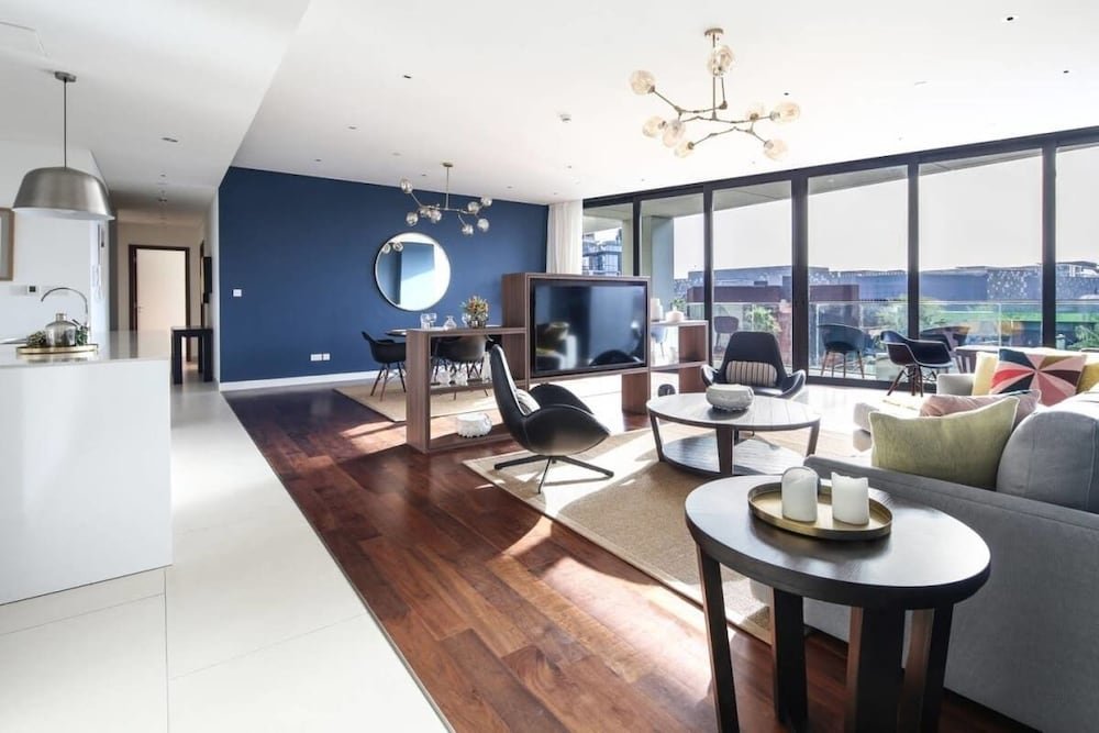 Дубай: Luxurious Getaway Right Across City Walk Mall