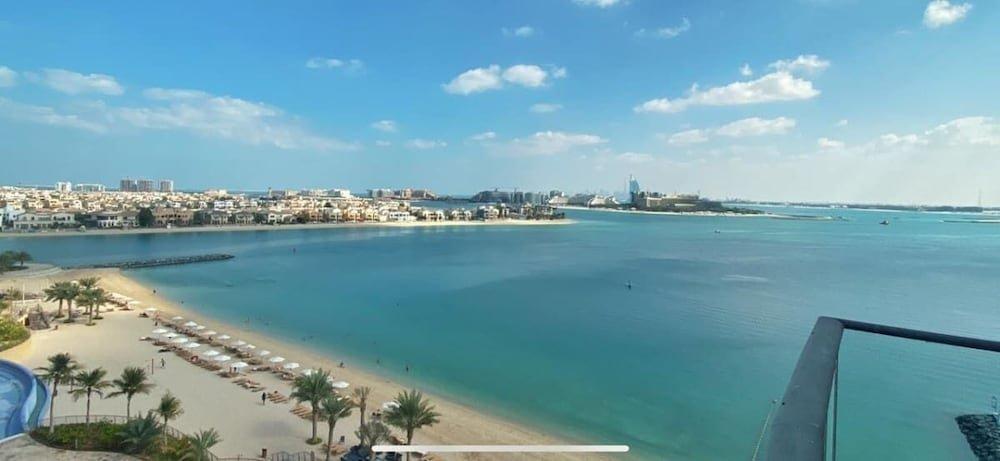 Дубай: Stunning Apartment W/ Beach Access at the Palm!
