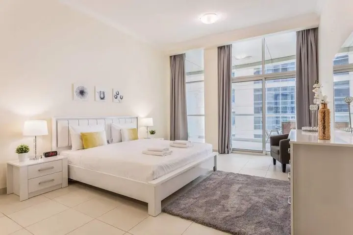 Дубай: Canal Views Spacious Apartment In Business Bay