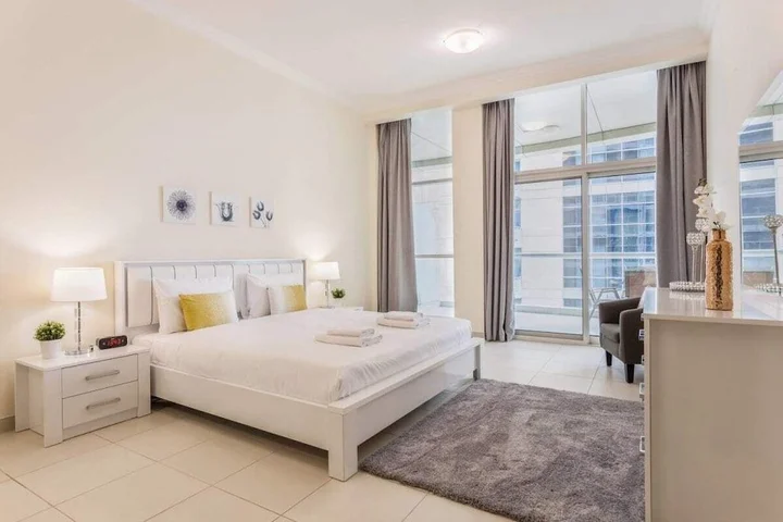 Дубай: Canal Views Spacious Apartment In Business Bay