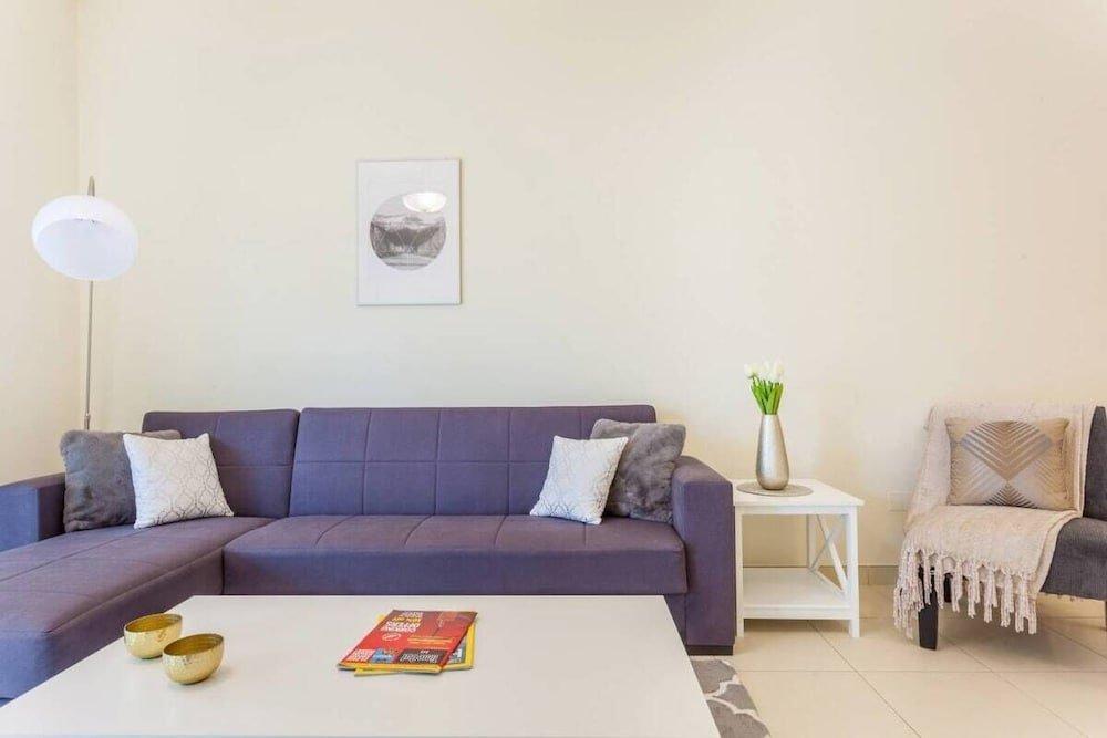 Дубай: Canal Views Spacious Apartment In Business Bay