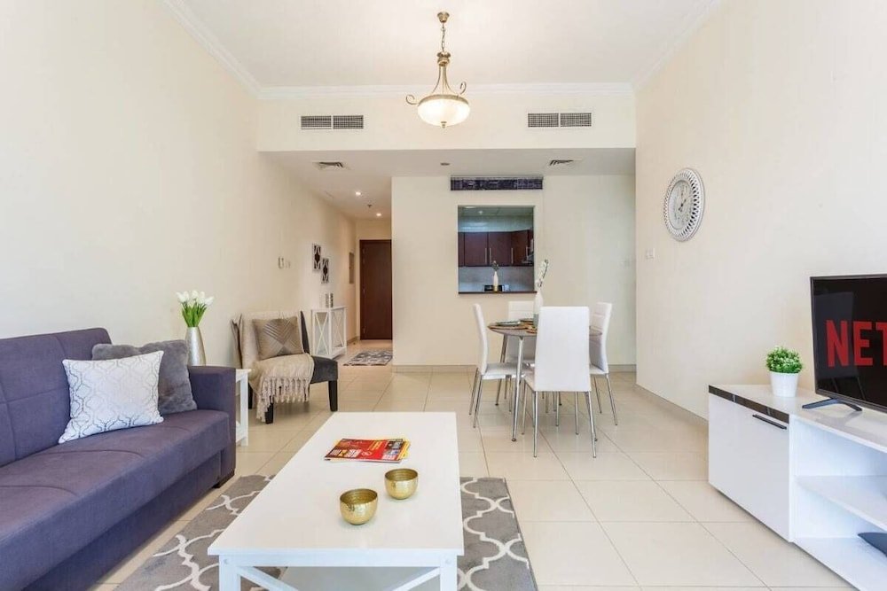 Дубай: Canal Views Spacious Apartment In Business Bay