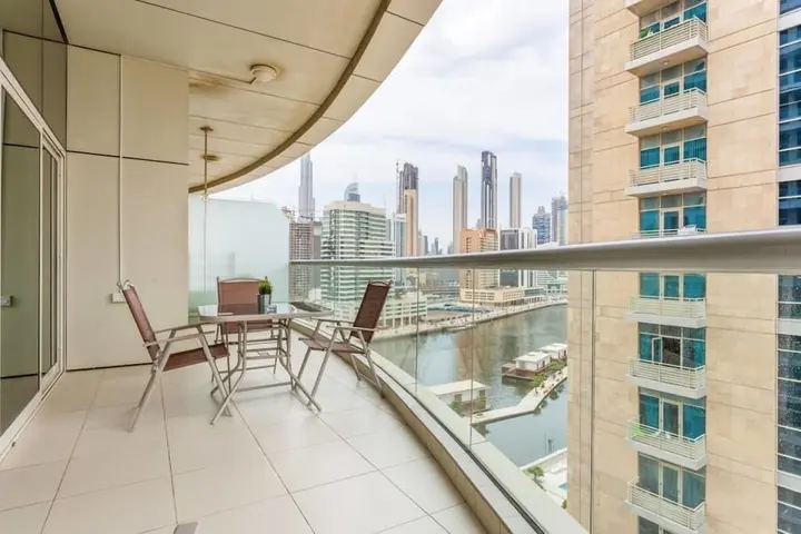 Дубай: Canal Views Spacious Apartment In Business Bay