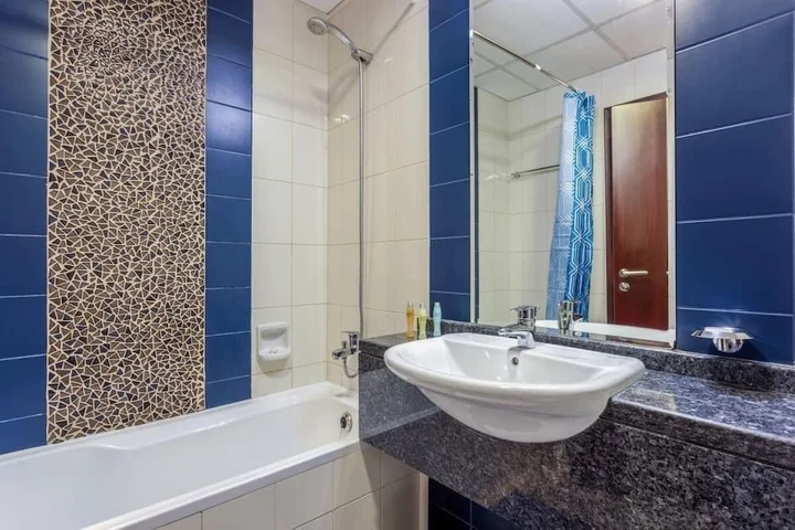 Дубай: Canal Views Spacious Apartment In Business Bay