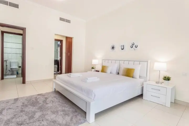 Дубай: Canal Views Spacious Apartment In Business Bay