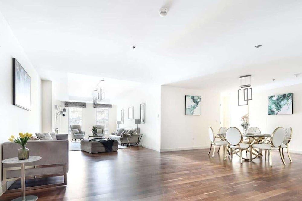 Дубай: Bright And Luxurious Apt in the Heart of Difc!
