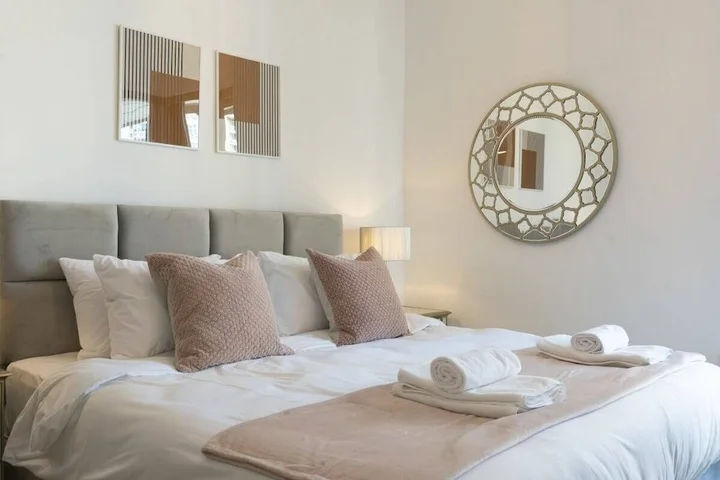 Дубай: Incredible Apartment With Balcony Fits 4