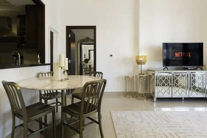 Дубай: Incredible Apartment With Balcony Fits 4